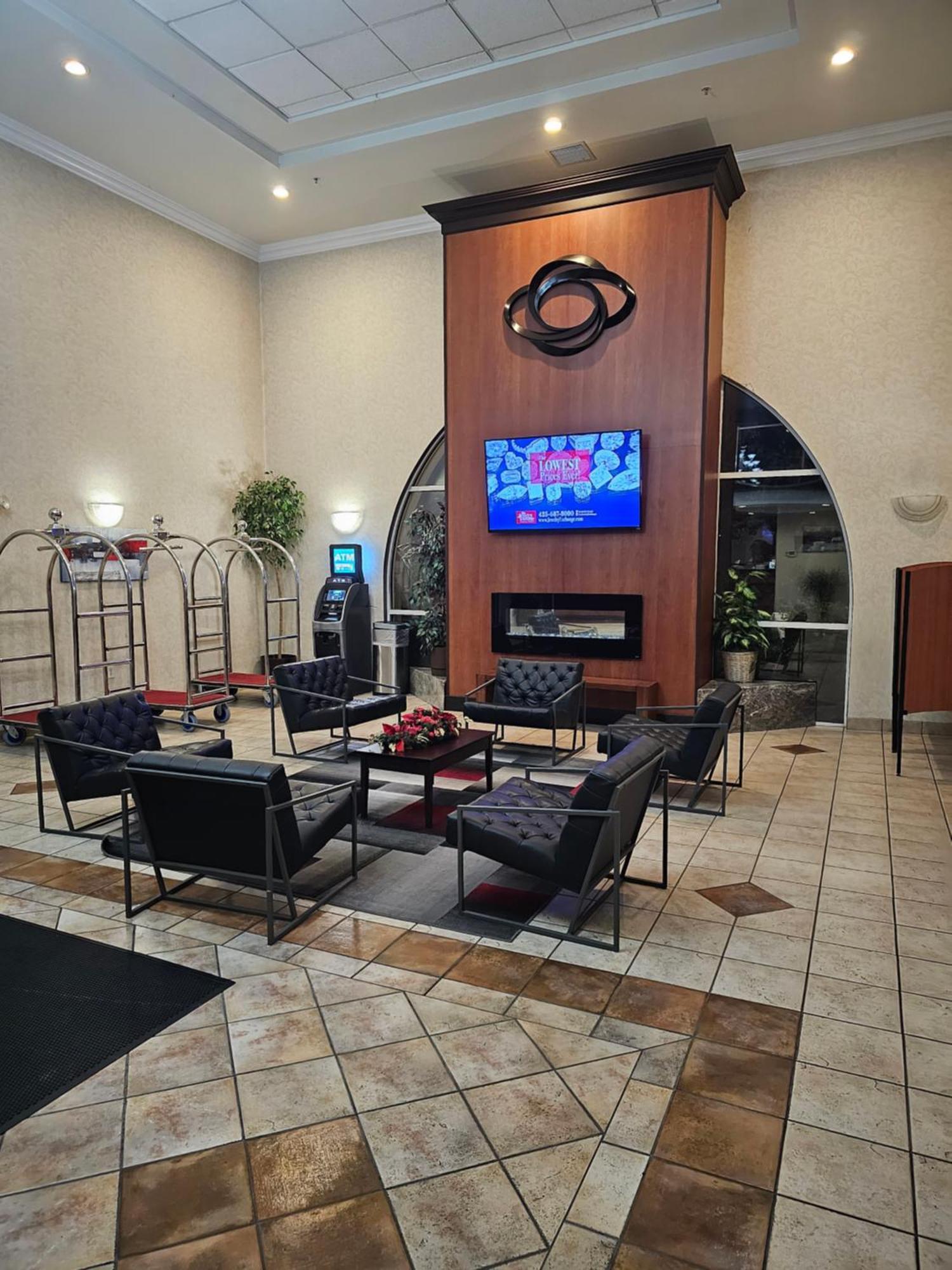 Готель Ramada By Wyndham Seatac Airport Екстер'єр фото